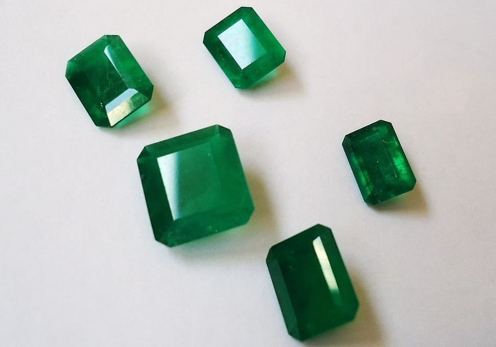 Emerald Stone A STONE OF PEACE | Healing Properties, Benefits and Powers