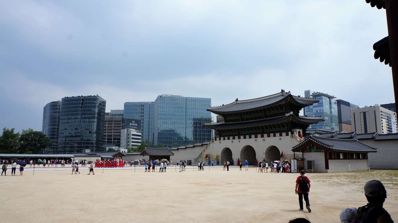 Gwanghwamun is the main gate south of Gyeongbok Palace