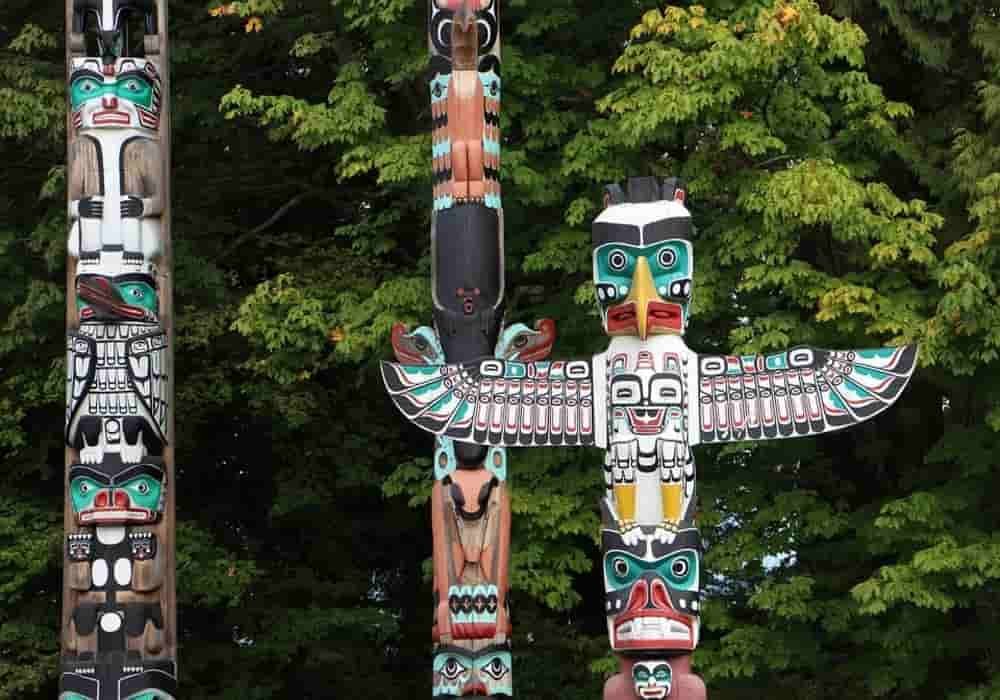 Native american symbols totem pole