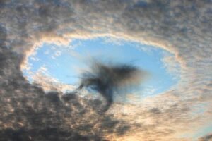 Virga hole cloud